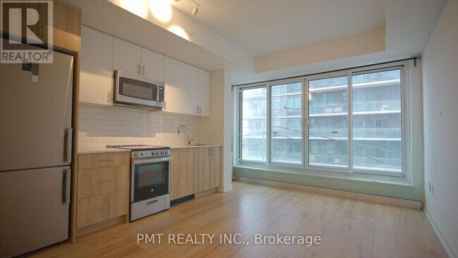 Photo - 1195 The Queensway Unité 209