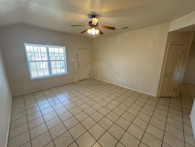 Photo - 509 W Ave B Ave Unidad 509 Ave B West  B