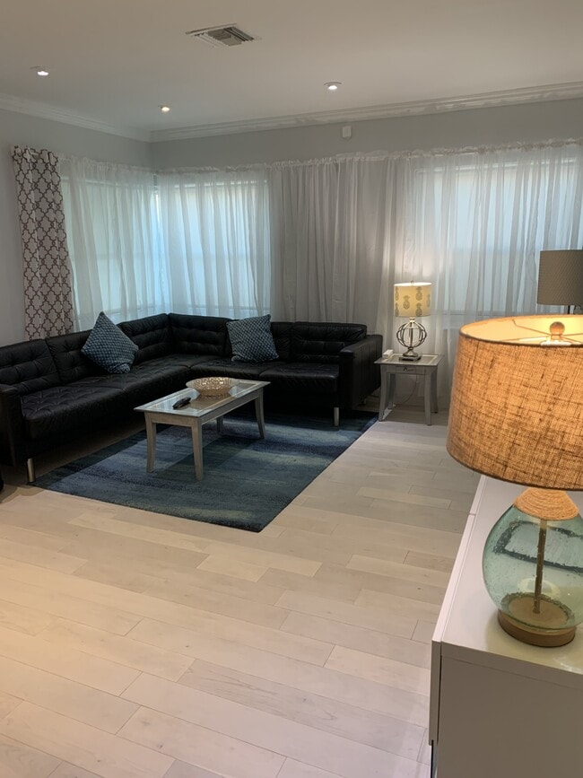 Photo - 1535 Jackson St