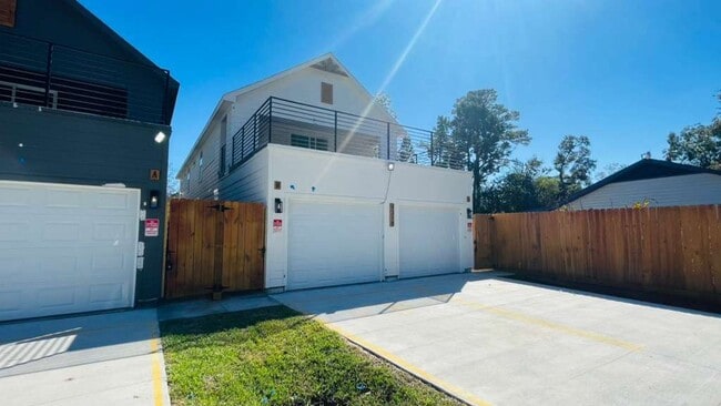 Photo - Stunning Duplex with Garage & Modern Finishes