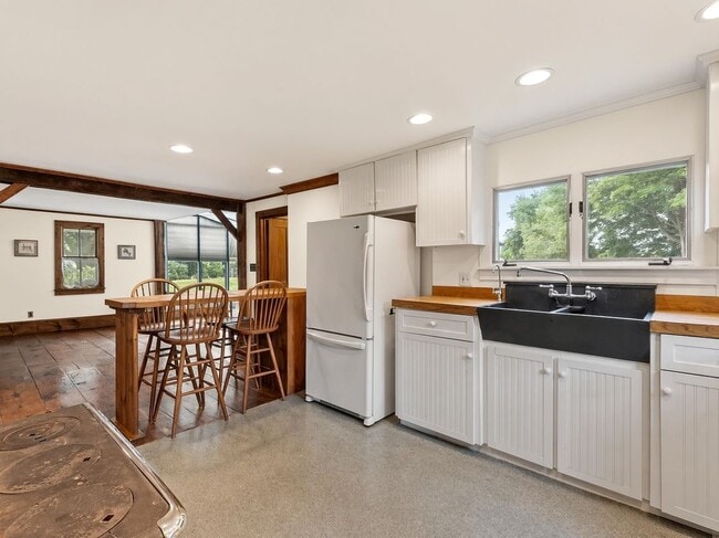 Photo - 88 Post Rd