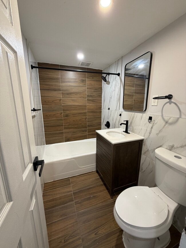 3BD Main Bathroom