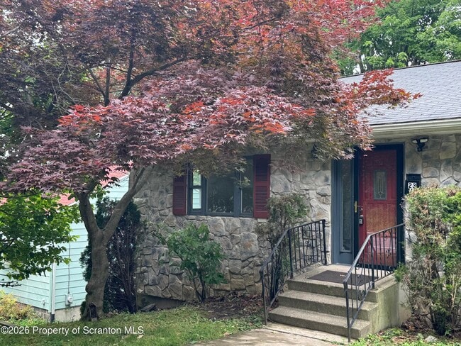 Photo - 23 E Mountain Rd