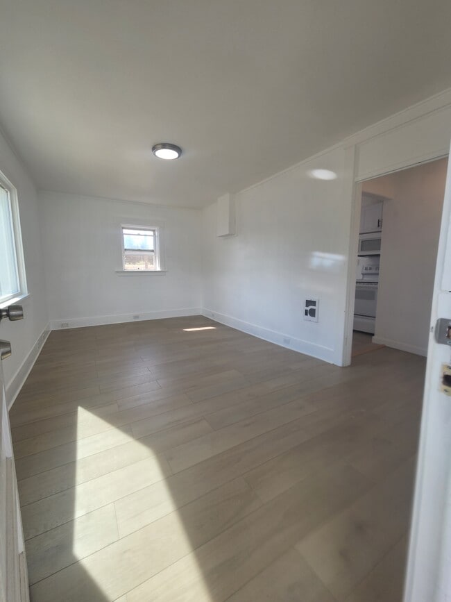 Photo - Rupert Fourplex Unit 1