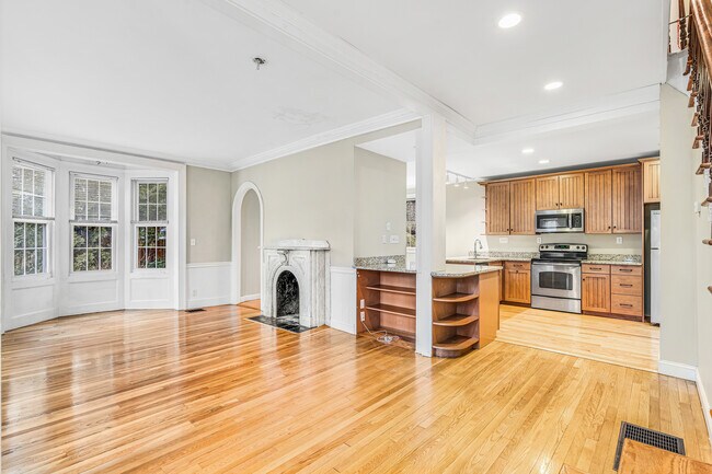 Photo - 428 Main St Unit 1