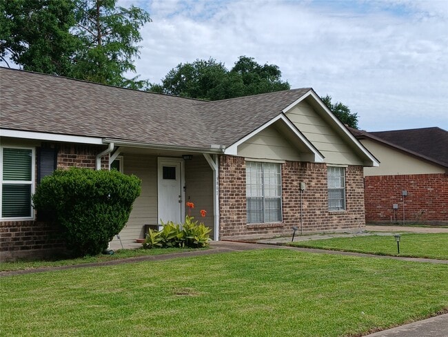 Building Photo - 3807 Quiet Pl Dr