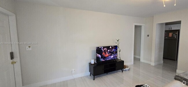 Building Photo - 1832 Rodman St Unit A Rental