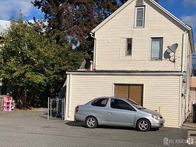 Building Photo - 116 Woodbridge Ave Rental