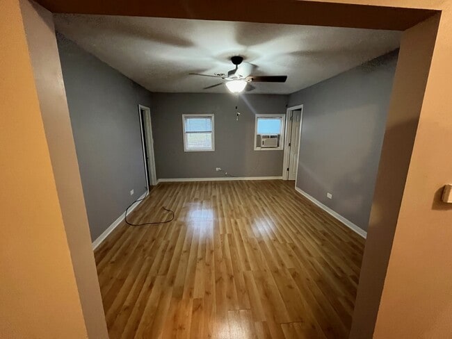 Photo - 1042 W Goodenow Rd Unit 2