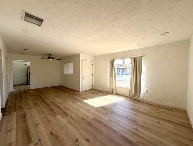 Photo - AVAILABLE NOW!! 2 Bedroom 1 Bathroom Apartment in Palm Desert! Unidad 02