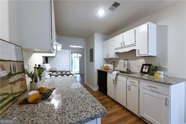 Photo - 1697 Cedar Bluff Way