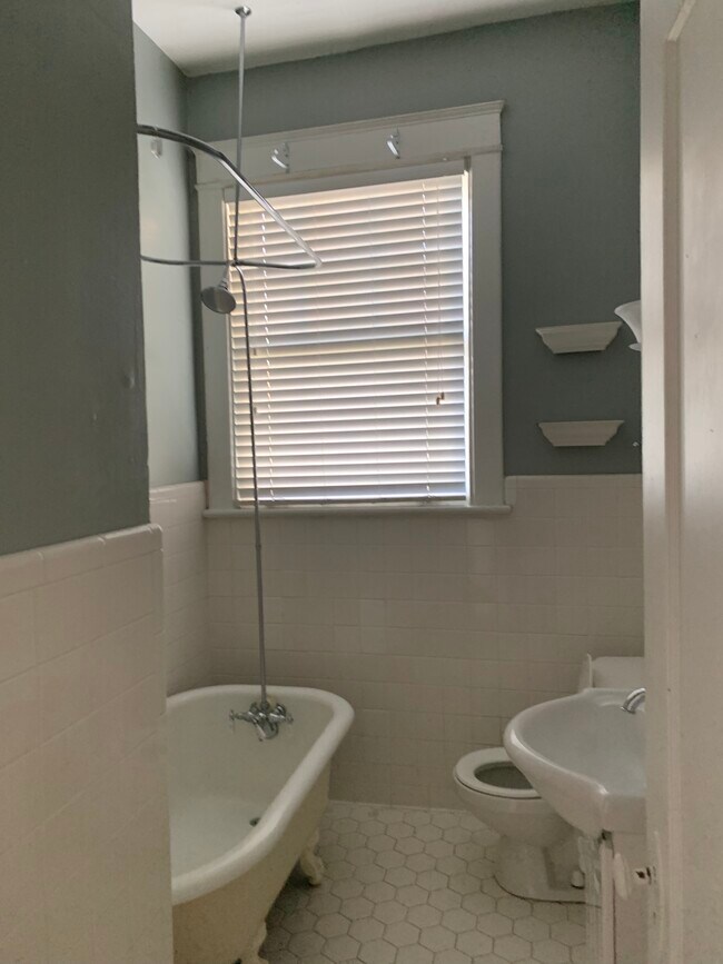 Apt 2 bathroom