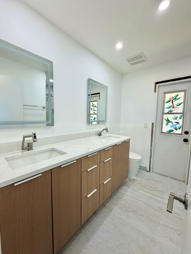 Photo - 947 N Atmore Cir