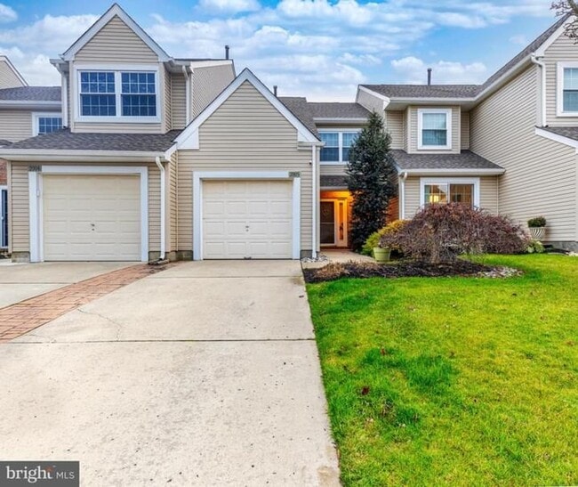 Building Photo - 2303 Doral Dr