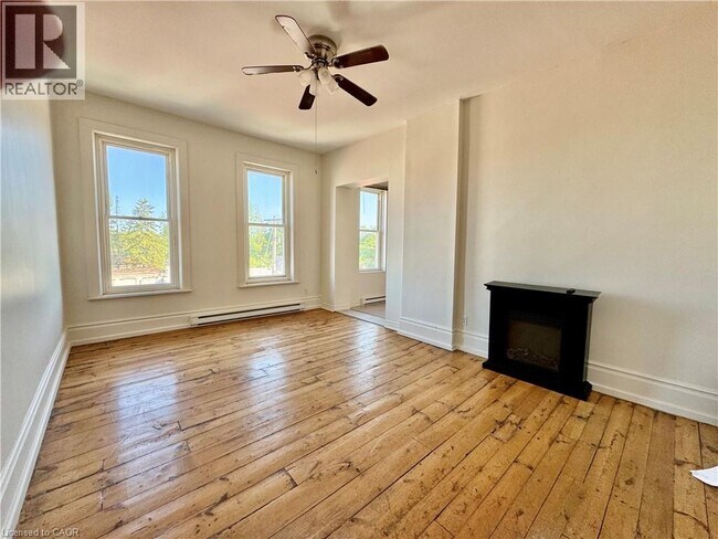 Photo - 75 Peel St