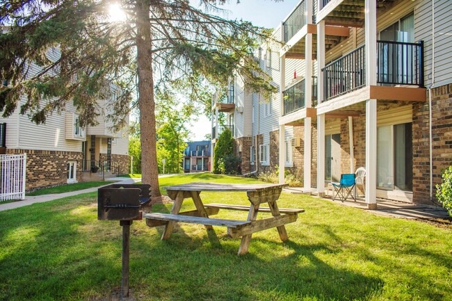 Photo - Bay Pointe Apartments