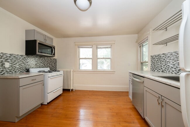 Building Photo - 2531 Polk St NE Unit 2