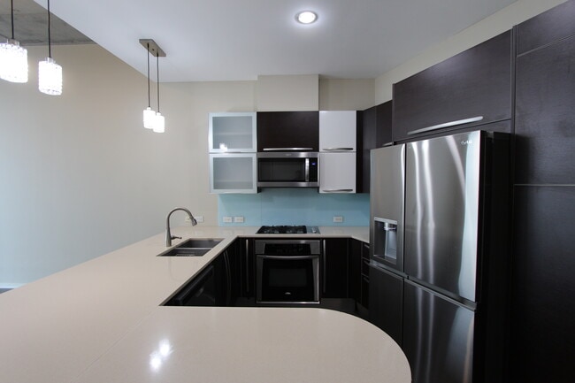 Kitchen - 700 12th Ave S Unit 807