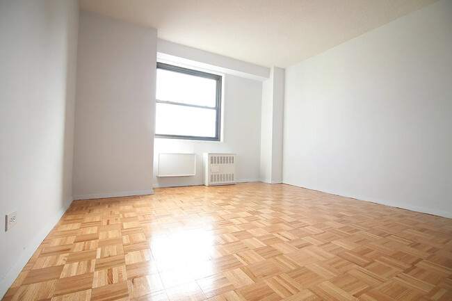Photo - 129 E 95th St Apartments