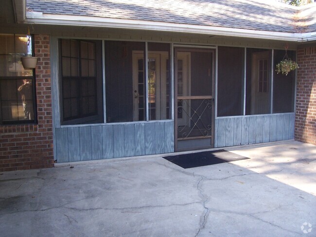 Building Photo - Gated Community of Southwind Rental