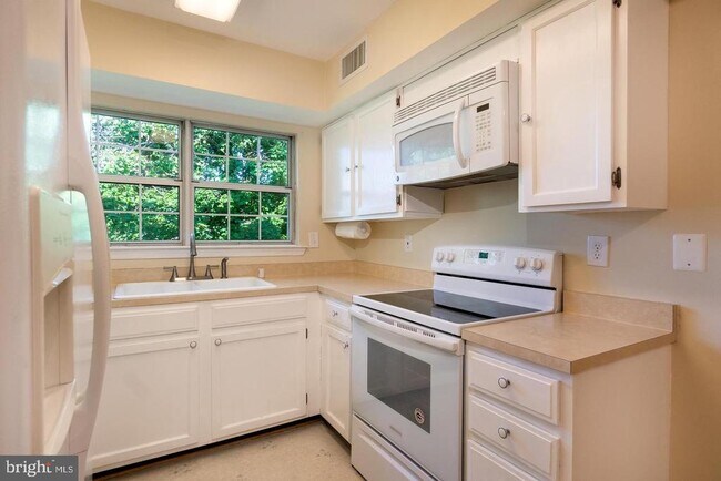 Photo - 7717 Inversham Dr Unit 115