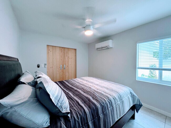 Photo - 3241 NE 15th St