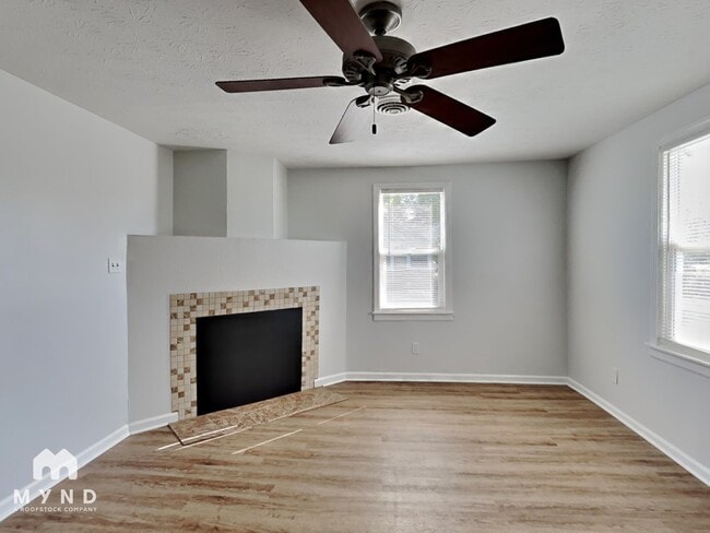 Photo - 808 W Smith Valley Rd