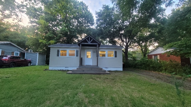 Building Photo - 206 W Chester St