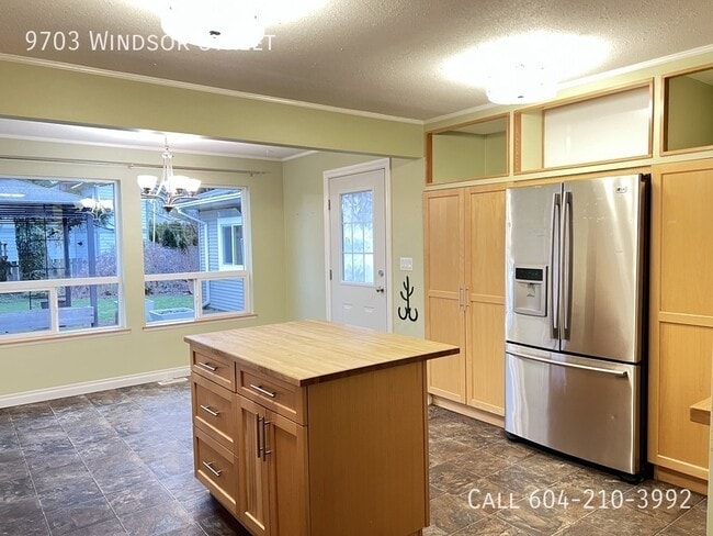 Photo - Bright Duplex Unit with Big Yard!