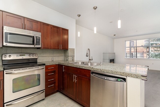 Building Photo - Spacious 1 Bedroom + Den in Canal Station ...