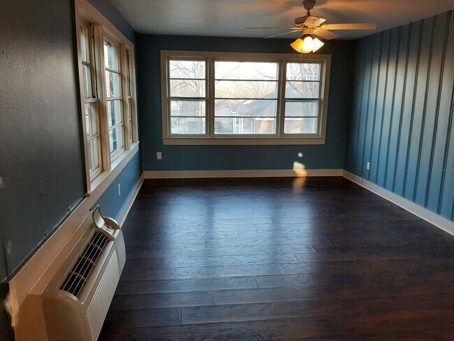 Photo - 609 N Oak St