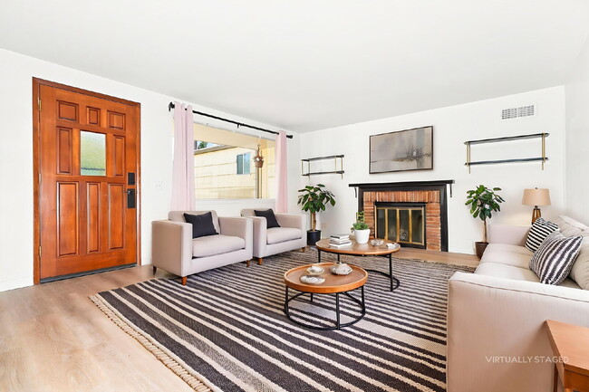 Building Photo - Charming Shoreline Rambler with Large Backyard & Garage- Available Now- FOR RENT