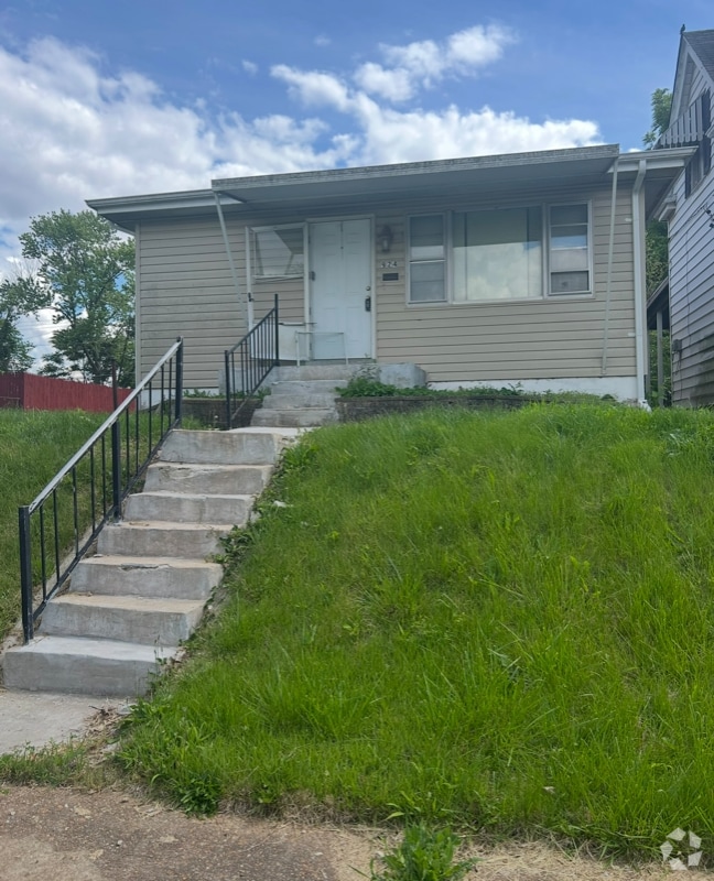 Building Photo - 924 Elias Ave Rental