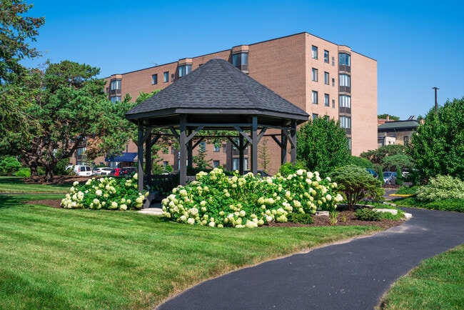 637 E Woodland Park Ave Unit 402