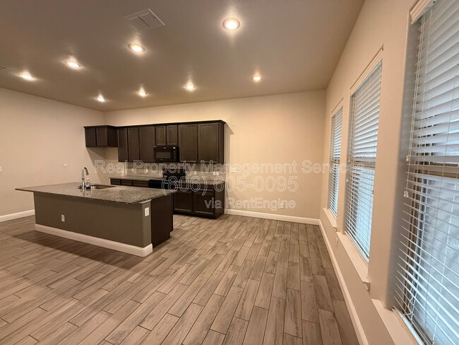 Photo - 13802 Avenue W