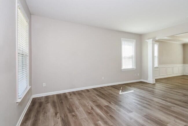 Photo - 227 Oakbridge Dr