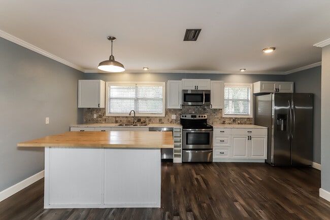 Photo - 1209 NE 6th Ct