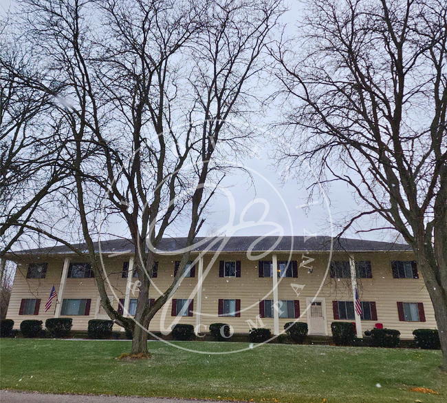 Building Photo - 2 bedroom- Perrysburg School District! Rea... Unit #3 Rental