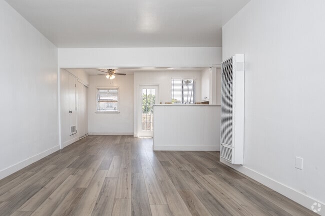 1BR, 1BA - 600SF - Dining Room - 1732-1744 Orizaba Avenue