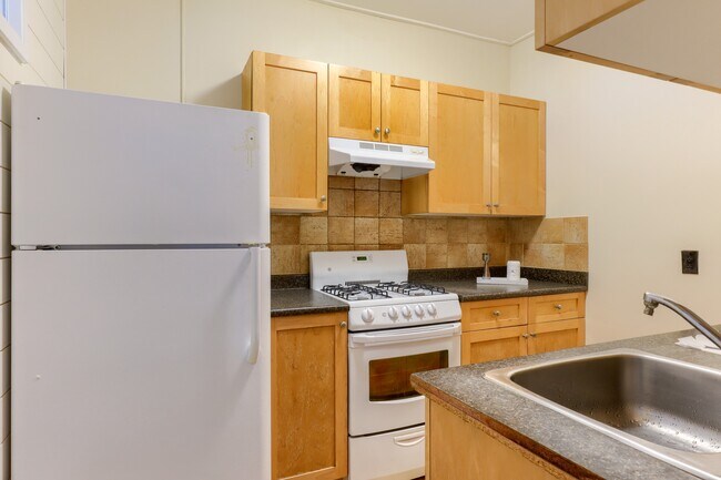 Photo - 935 Jervis St Unit 6