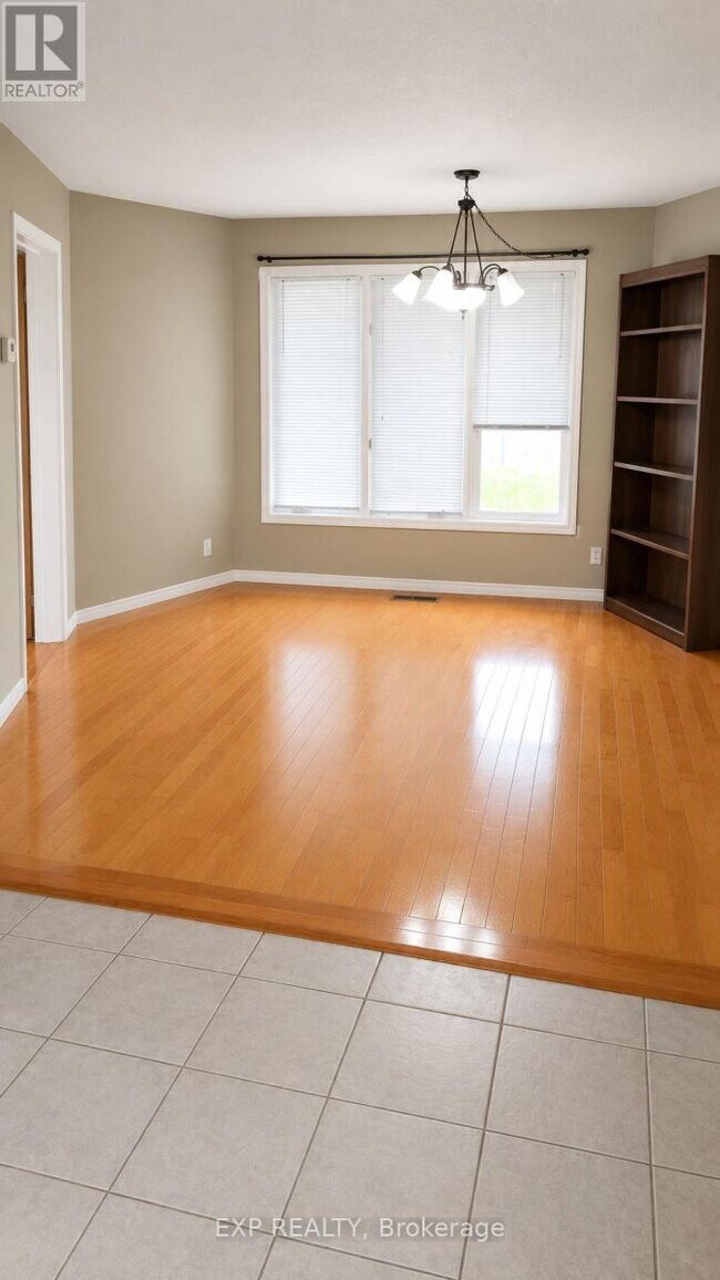 Photo - 157 Livingstone St W