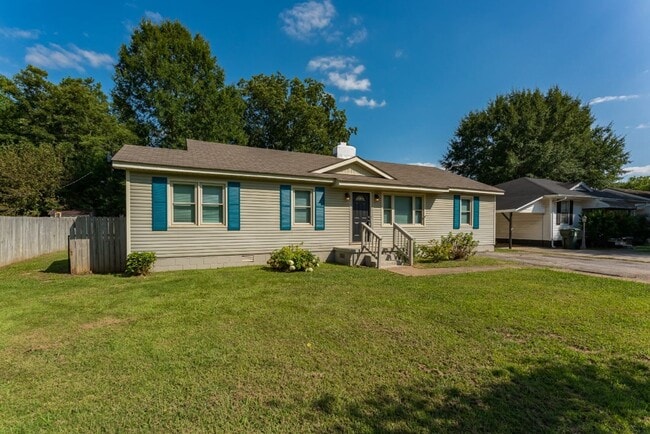 Photo - Move-In Ready Comfort – 4 Bed, 2 Bath!