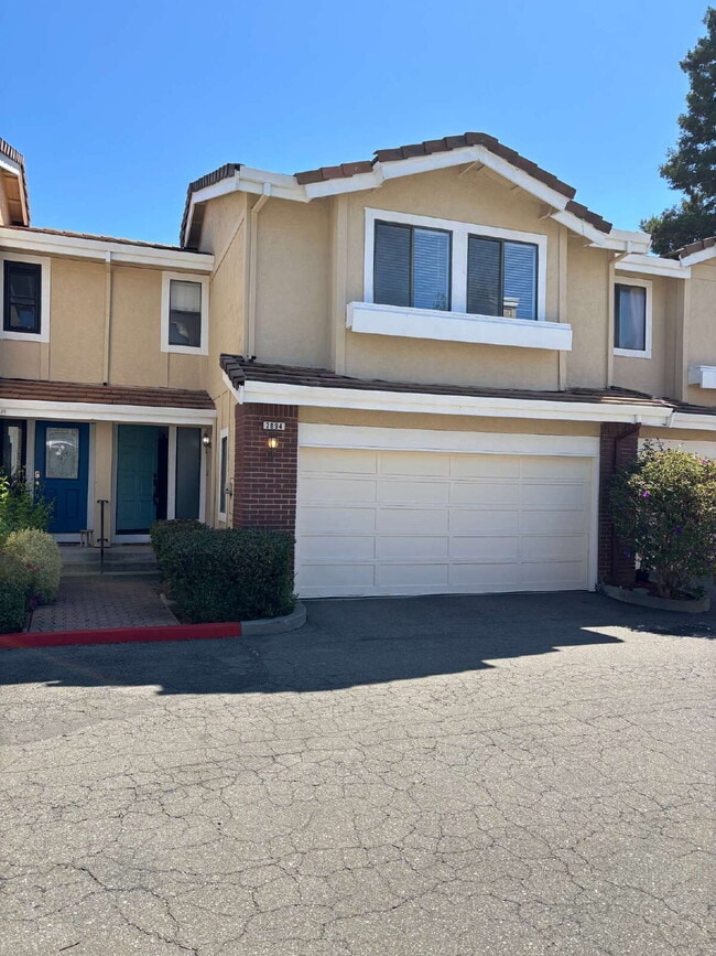 Building Photo - "Charming 3-Bed Home with Fireplace & Pool...