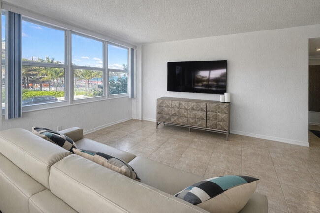 Building Photo - 345 N Fort Lauderdale Beach Blvd Unit 201