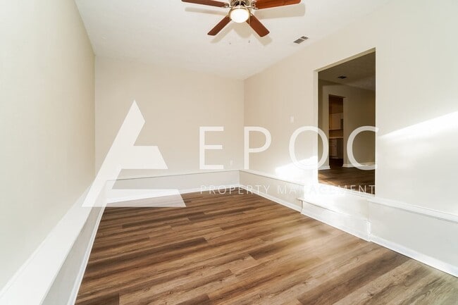 Photo - 504 Meggs St