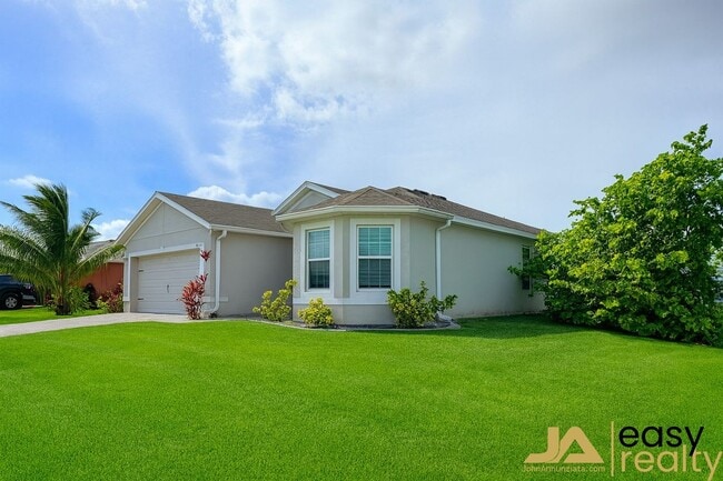 Building Photo - 2220 NE 5th Ave