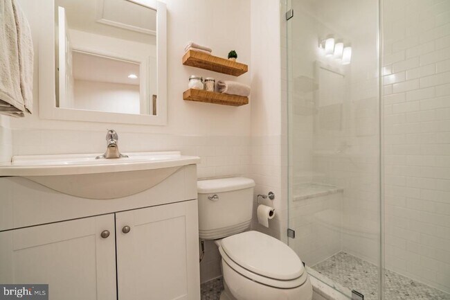 Photo - 619 11th St NE