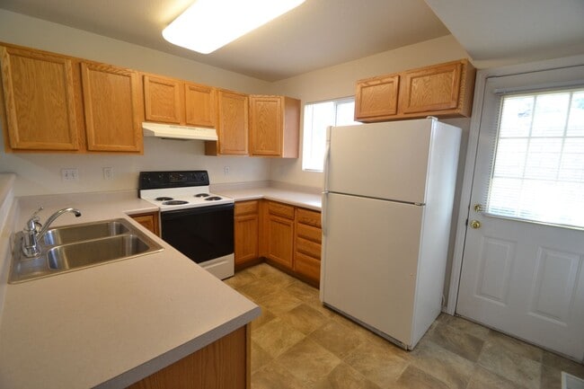 Photo - Corner 3 bed, 2.5 Bath Townhome in Distric...