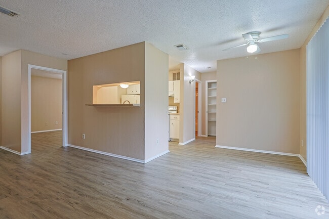 2BR, 2BA - 899SF - Dining Area