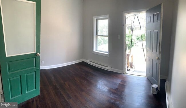 Building Photo - 5229 Walnut St Rental